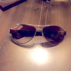 BRAND NEW!!! Raybans never worn, just in time for summer